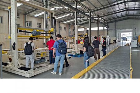 新能源客戶來(lái)司參觀